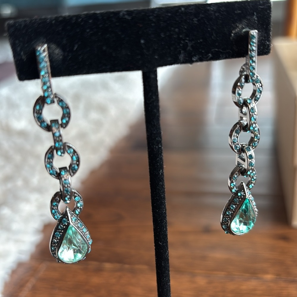 2 Pair of Elegant Drop Earrings - Picture 11 of 11